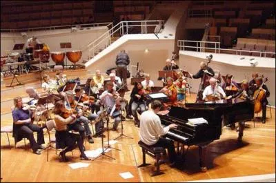 Le morceau de musique est crit pour un instrument soutenu par l'orchestre. Il s'agit -----.