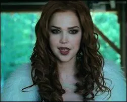 Comment s'appelle cette fille ?