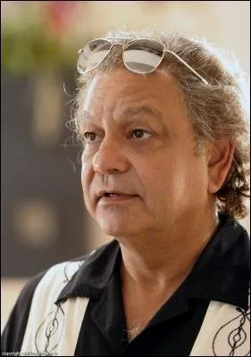 Cheech Marin (David Reyes le pre d'Hugo) a une certaine notorit aux Etats-Unis ; il est notamment un des acteurs ftiches de Robert Rodriguez. Dans quel film est-il le Padre Del Toro, arm jusqu'aux dents ?