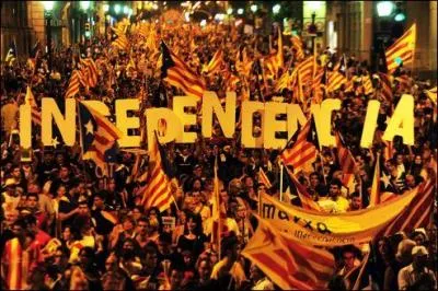 En raction aux manifestations pour l'indpendance de la Catalogne, quel mouvement refait-il surface en Espagne ces derniers mois ?