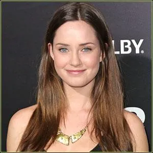 Voici Merritt Patterson, quel rle joue-t-elle dans  Ravenswood  ?