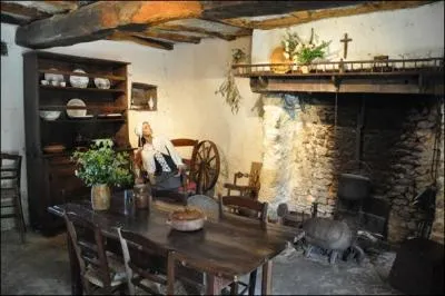 Dans quelle commune de la Vienne pouvez-vous visiter la Ferme Acadienne installe aux Huit-Maisons o vous revivrez l'histoire des Acadiens revenus en 1755 en France lors du  Grand Drangement  ?