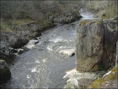 Dans quelle valle pourrez-vous vous merveiller sur le site des  Portes de l'Enfer  ?
