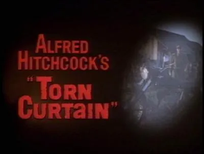 Qu'a-t-il sur les genoux dans Le Rideau dchir ?