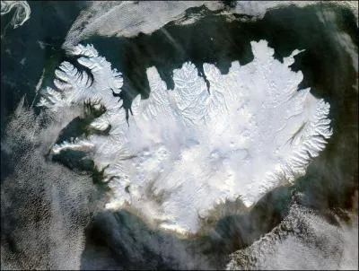 De la population de quelle ville franaise se rapproche le nombre total d'habitants en Islande ?