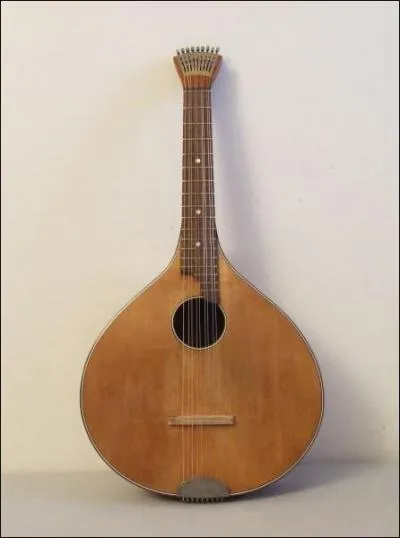 Ancien instrument utilisé dès le XVe siècle, j'ai progressivement été remplacé(e) par la guitare et d'autres instruments à cordes :