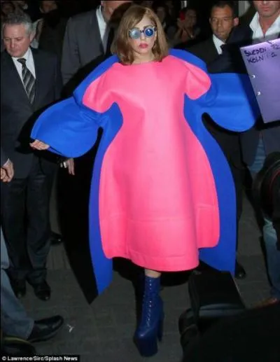 Cette star pourrait tre cit  chaque question de cette srie de quiz, tant elle a hiss le n'importe quoi du costume au rang du  je ne sais plus comment faire parler de moi . C'est, bien sr... ?