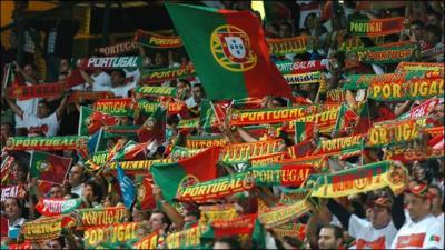 Le Portugal est second de son groupe derrire _________.