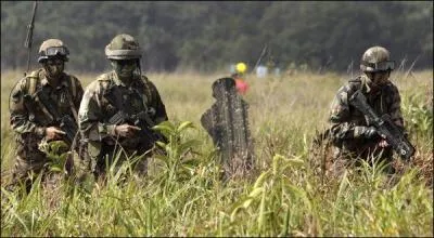 Qui a crit  le propre du militaire est le sale du civil  ?
