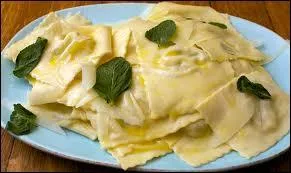 Carrs de pte remplis d'une farce gnralement  base de viande, de lgumes et de fromage.