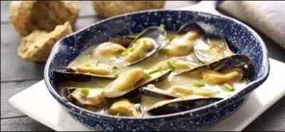 On met de la farine dans les moules  poulette  ?