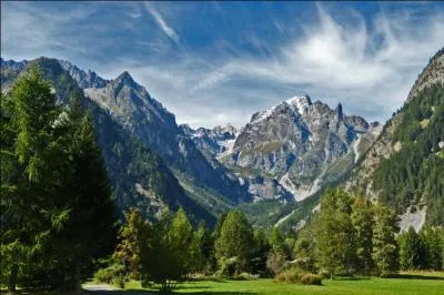 Dans quelle valle (ou quel val) peut-on admirer ce panorama ? (indice : un village situ dans celle-ci (celui-ci) lui donne son nom)