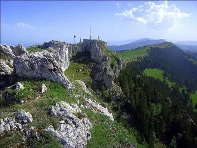 Quelle est cette montagne ? (indice : surplombe de plus de 500 m la haute-valle de la Dnriax)