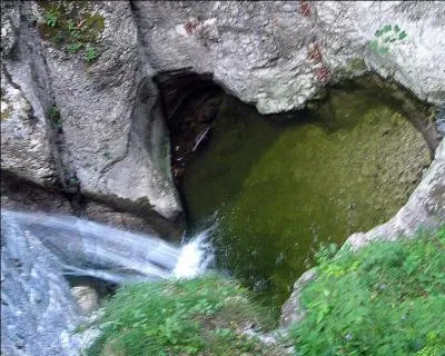 Sur quel site peut-on admirer cette jolie et romantique formation rocheuse ? (indice : une voie romaine se trouve  proximit)