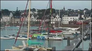 Situe au cur de la Baie de Quiberon, cette ville est rpute pour ses comptions nautiques. Il s'agit de la ville de ...