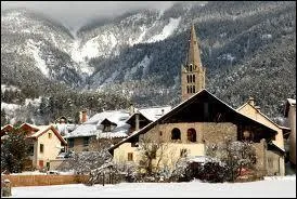 ''Ils quittent un à un le PAYS / Pour s'en aller gagner leur vie / Loin de la terre où ils sont nés / Depuis longtemps ils en rêvaient / De la ville et de ses secrets / Du formica et du ciné''