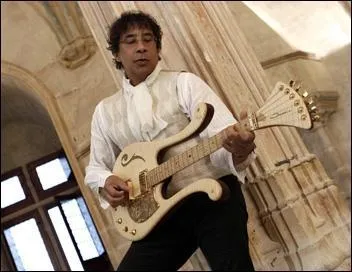 Fait prisonnier à Azincourt, j'ai passé 25 ans prisonnier en Angleterre où j'ai écrit moult poésies et chansons. En mon honneur, le sieur Laurent Voulzy a composé ''En regardant vers le PAYS de France'' . Je suis...