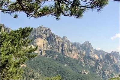 Cette fois ci on est en Corse , voici devant vos yeux les aiguilles de ...