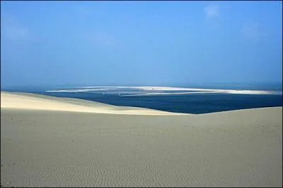 Il s'agit de la plus haute dune d'Europe. Elle atteint plus de 100 m de hauteur.