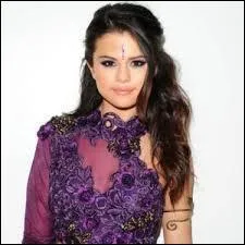 Dans quelle srie joue-t-elle ?