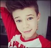 Avec lequel de ses parents a-t-il grandi ?