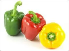 J'observe l'image et je vois : 3 poivrons de couleur rouge, jaune et verte !