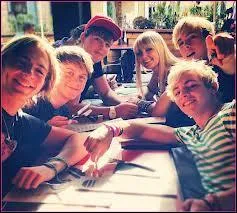 A-t-il des frres et soeurs ? Si oui, comment s'appellent-ils ?