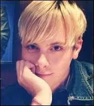 Dans quelle srie joue-t-il ? (personnage prcdent)