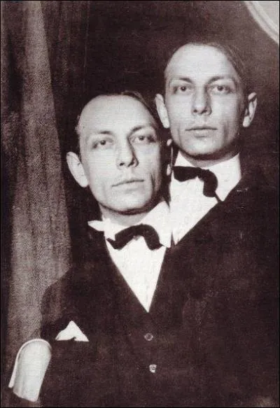 De qui est le merveilleux pome  Je suis n trou  ? (Ce n'est qu'un petit trou dans ma poitrine, mais il y souffle un vent terrible)