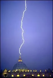 Quel est ce second mystre, d'aprs les chrtiens, apparu le soir de la dmission du pape Benot XVI ?