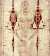 Quel est ce grand mystre o l'on voit le corps de Jsus qui est comme imprim miraculeusement sur ce linceul ? Il dfie les archologues et l'intelligence humaine car il est impossible que l'image d'un mort apparaisse sur un tissu.