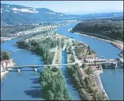 Quelle ville n'est pas arrose par le Rhne ?