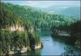 J'arrose Besanon et Pontarlier, avant de me jeter dans la Sane : que suis-je ?