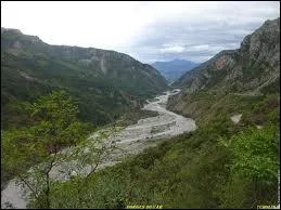 Quelle ville le Var arrose t'elle ?