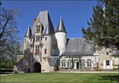 Quel est ce beau chteau d'architecture Renaissance o vous verrez un intressant muse de la Coiffe offrant  votre regard 400 bonnets et coiffes ?