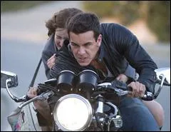 De quoi est accus H au dbut du film alors qu'il est au tribunal ?