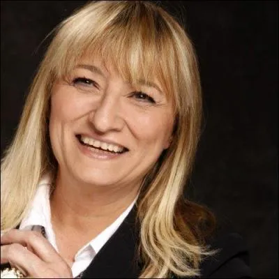 Christine Bravo a un nez, et du nez. C'est une femme de talent, qui a su crer des missions originales et trs divertissantes (Mille bravo, Frou-frou... ). Vous souvenez-vous de cette mission autour de l'Union europenne, avec de bons intervenants venant des diffrents pays ? Quel tait son titre ?