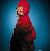 La fameuse capuche qui tourne pas avec la tte, et vous aveugle, et vous touffe, comme l'a si finement fait remarquer l'humoriste Dany Boon, c'est celle... ?