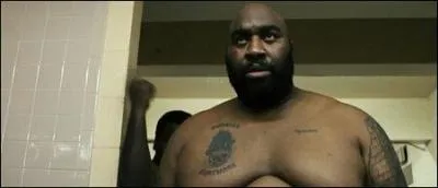 Il a sauv la vie de 306 personnes en 2001 en posant son avion d'urgence (qu'il pilotait) aux Aores. Avant il avait pass de la drogue, fait de la prison et fut aussi pilote de brousse. C'est le commandant Robert Pich, et le film s'appelle ?