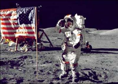 12 est le nombre d'astronautes ayant march sur la Lune dans le cadre du programme Apollo de 1969  1972. Comment s'appelle le dernier homme  avoir foul le sol lunaire ?
