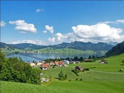 Au dessus de quelle localit peut-on admirer ce point de vue ?