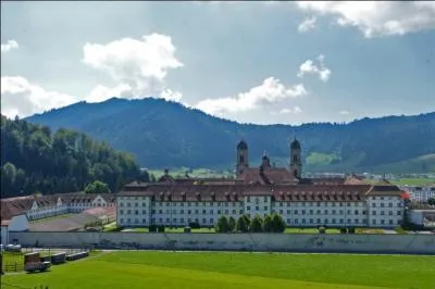 Quel difice religieux voit-on sur cette photo ?