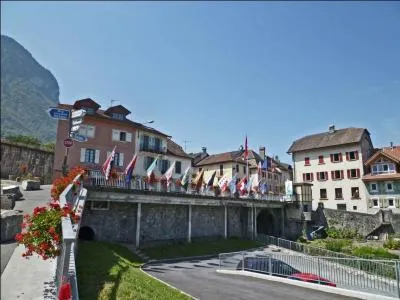 De quelle localit s'agit-il ? (Indice : elle se situe sur la rive sud du lac Lman).