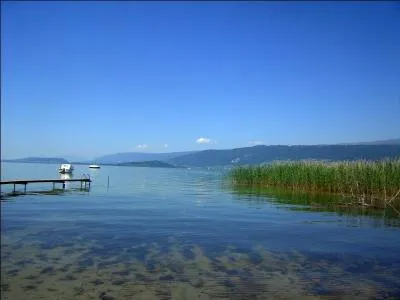 Sur la rive de quel lac est-on ?