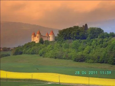 Quel monument mdival aperoit-on sur cette vue ?