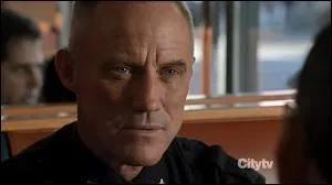 Comment s'appelle ce flic corrompu ?