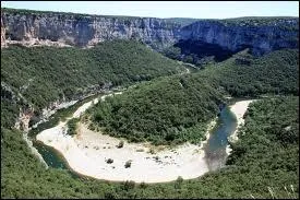 Le dpartement franais 07 est l'Ardche. Quel est son chef-lieu ?