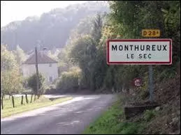 Nous entrons dans le village lorrain de Monthureux-le-Sec. Nous sommes dans le dpartement ...