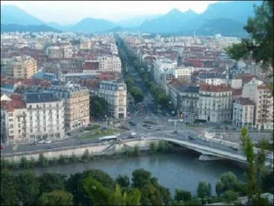 Ce panorama appartient à la ville de...