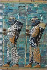 Dans quel pays tait situe la ville de Suze ?